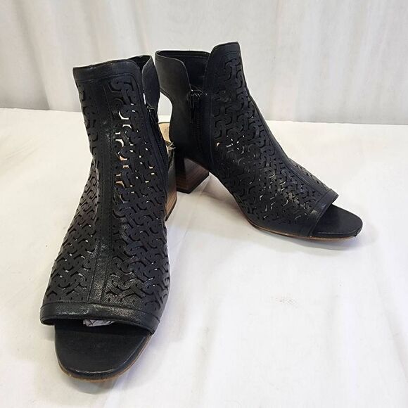 VINCE CAMUTO Womens Black Sternat Peep Toe Block Heel Leather Shootie size 8.5 - Picture 2 of 10